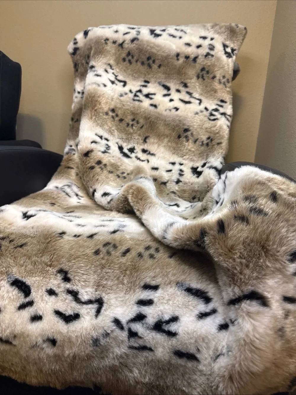 Pluto’Snow Lynx Fur Luxury Throw Animal Print Des